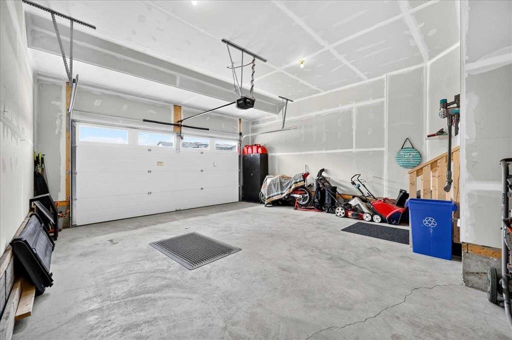 421 Magnolia Way Se, Calgary, AB - Indoor Photo Showing Garage