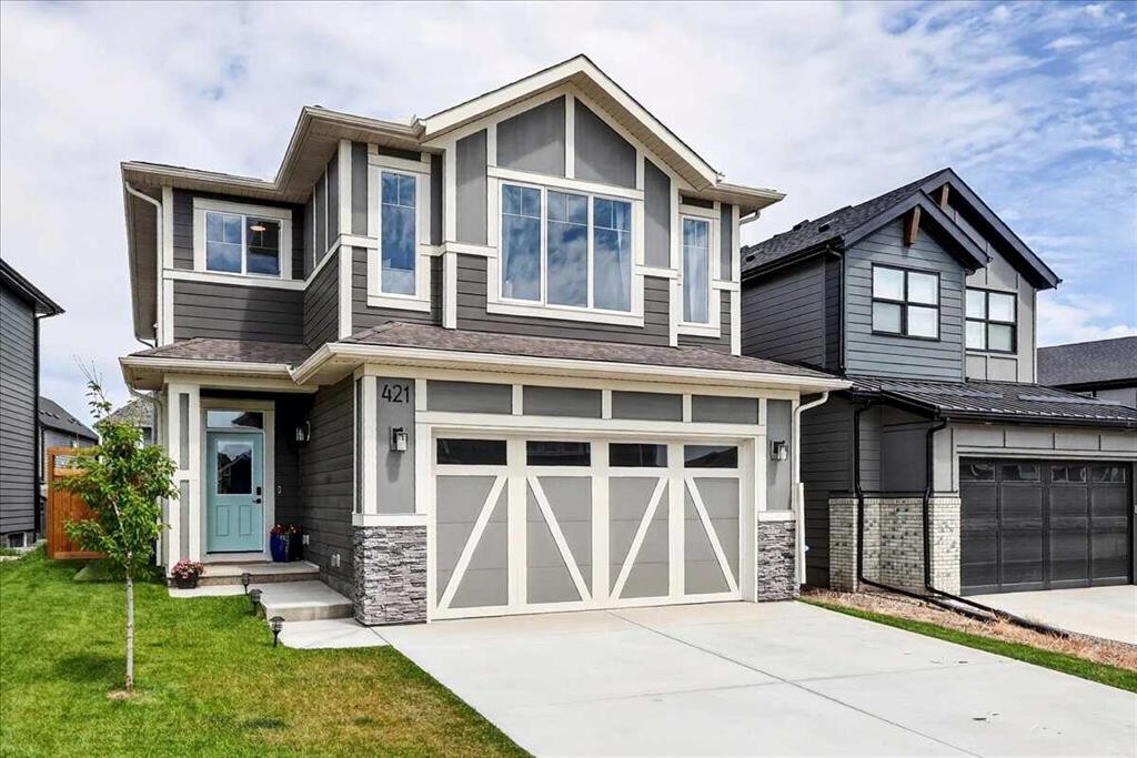 421 Magnolia Way Se, Calgary, AB - Outdoor With Facade