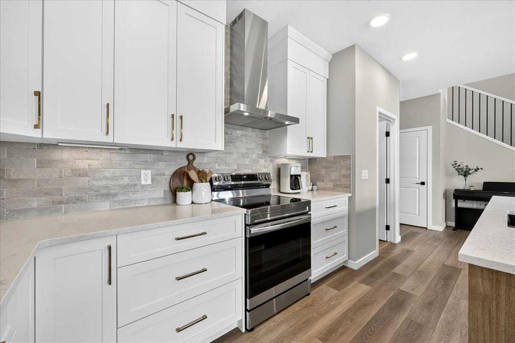 421 Magnolia Way Se, Calgary, AB - Indoor Photo Showing Kitchen With Upgraded Kitchen