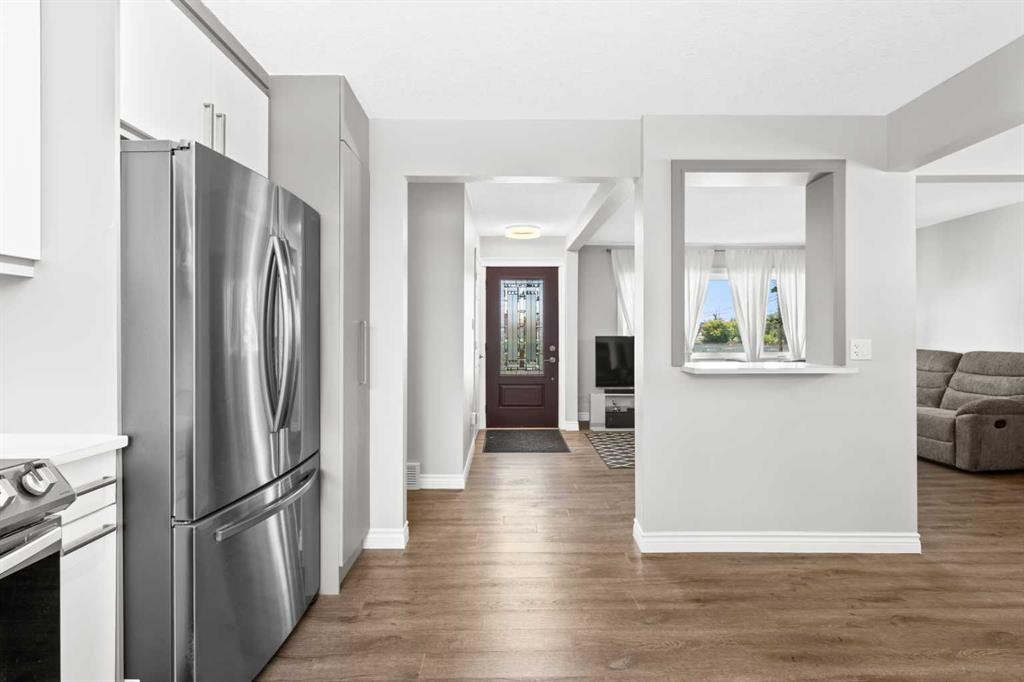 321 Haddon Road, Calgary, AB - Indoor
