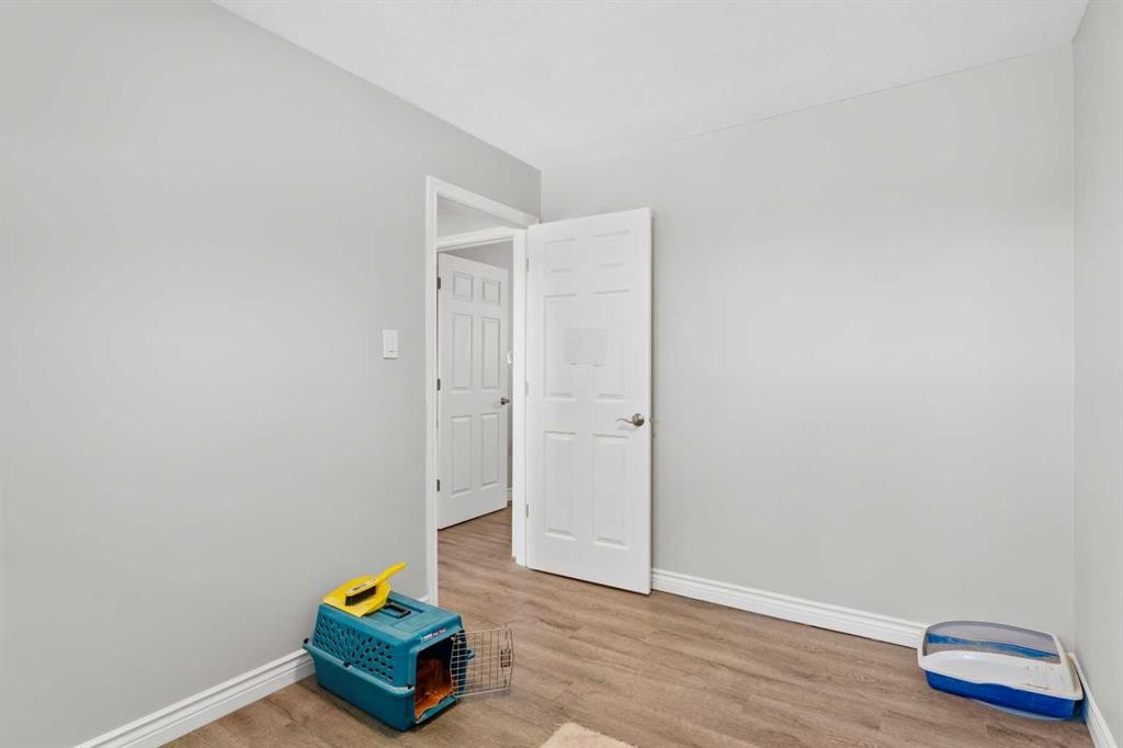 321 Haddon Road, Calgary, AB - Indoor