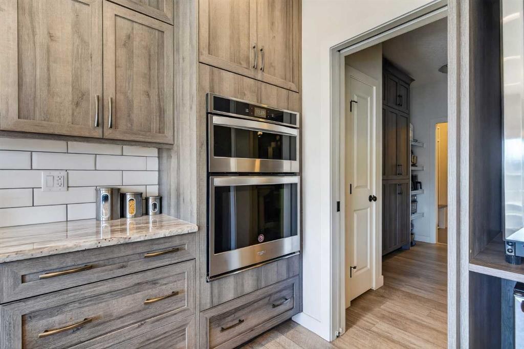 325 Bayside Crescent Sw, Airdrie, AB - Indoor Photo Showing Kitchen