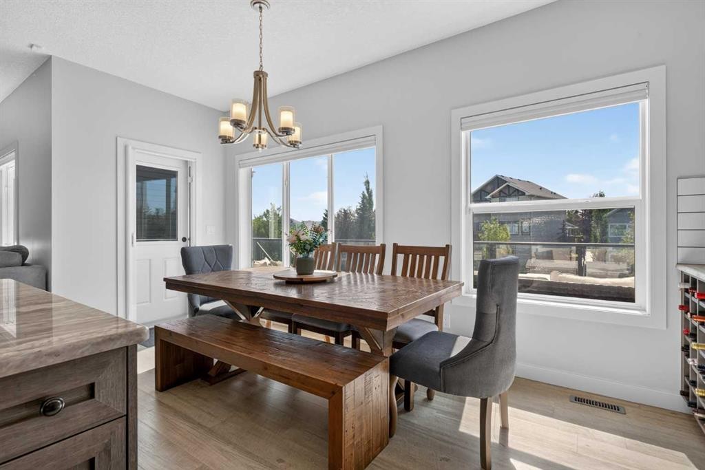 325 Bayside Crescent Sw, Airdrie, AB - Indoor Photo Showing Dining Room