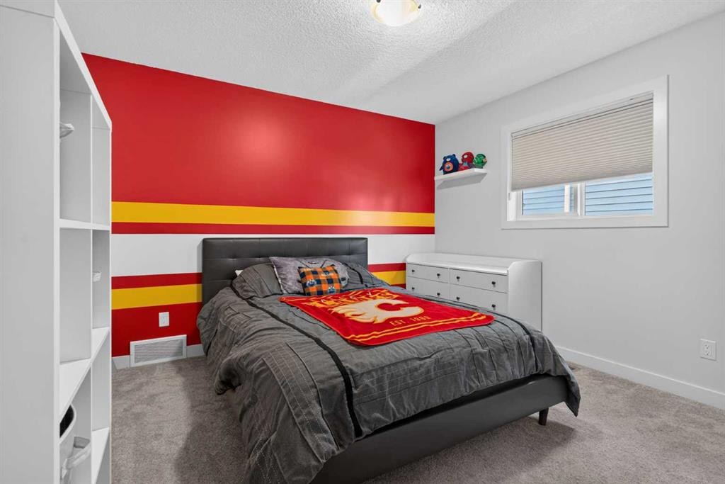 325 Bayside Crescent Sw, Airdrie, AB - Indoor Photo Showing Bedroom