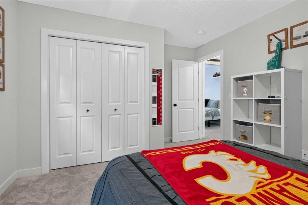 325 Bayside Crescent Sw, Airdrie, AB - Indoor Photo Showing Bedroom