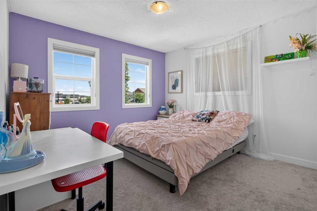 325 Bayside Crescent Sw, Airdrie, AB - Indoor Photo Showing Bedroom