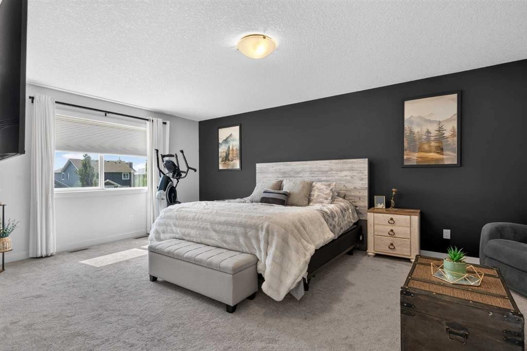 325 Bayside Crescent Sw, Airdrie, AB - Indoor Photo Showing Bedroom