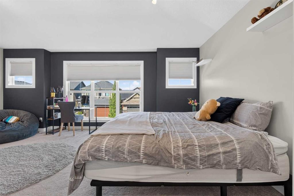 325 Bayside Crescent Sw, Airdrie, AB - Indoor Photo Showing Bedroom