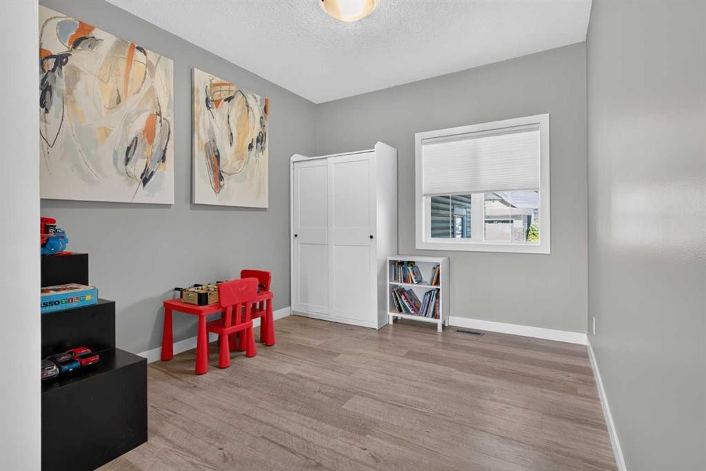 325 Bayside Crescent Sw, Airdrie, AB - Indoor Photo Showing Other Room