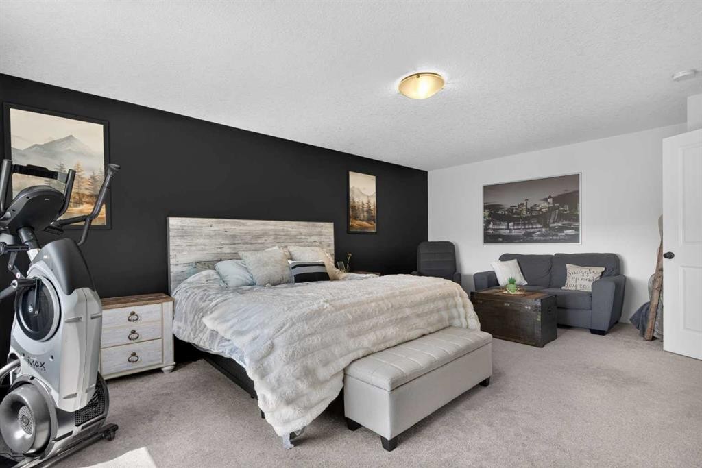 325 Bayside Crescent Sw, Airdrie, AB - Indoor Photo Showing Bedroom
