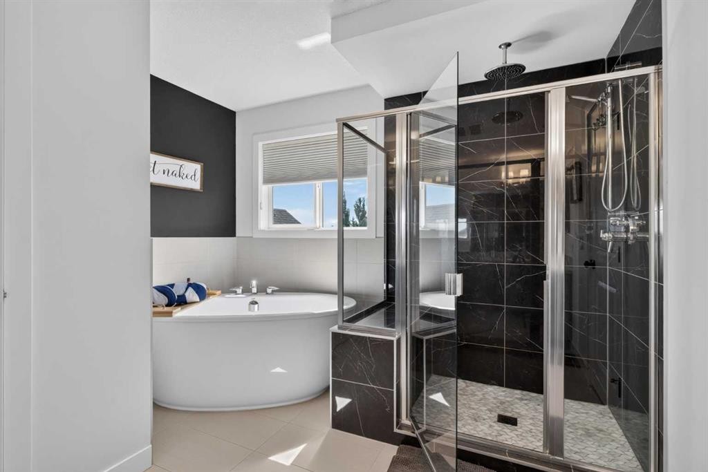 325 Bayside Crescent Sw, Airdrie, AB - Indoor Photo Showing Bathroom