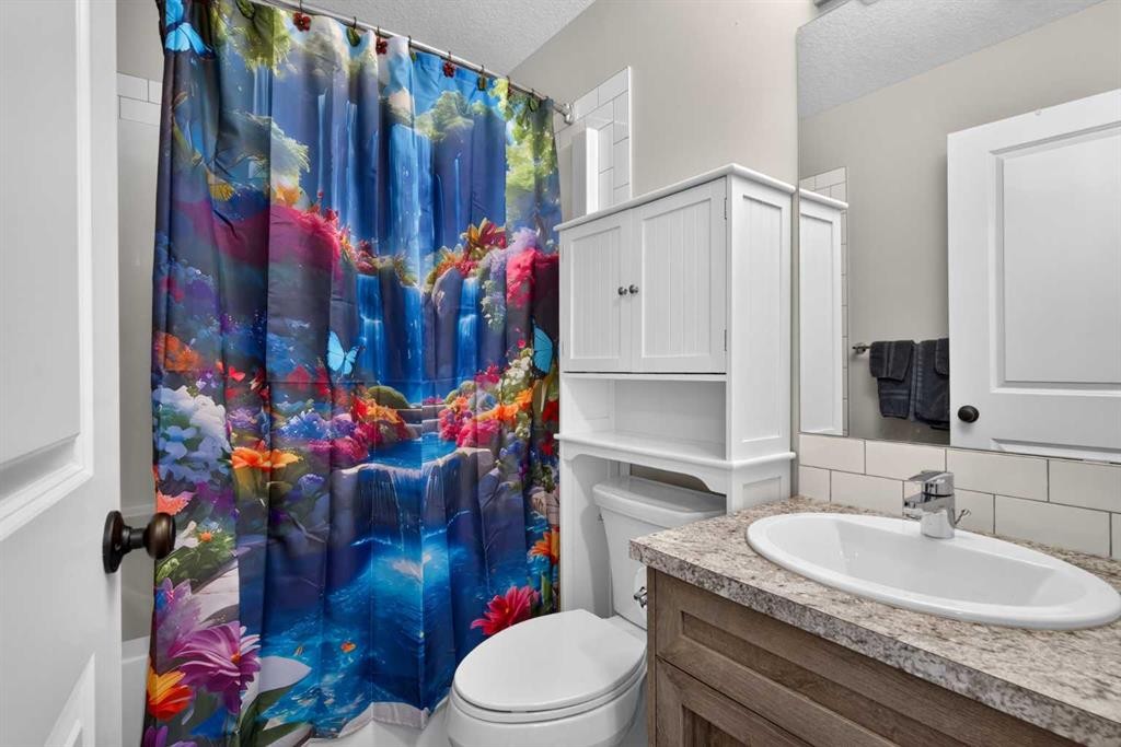 325 Bayside Crescent Sw, Airdrie, AB - Indoor Photo Showing Bathroom