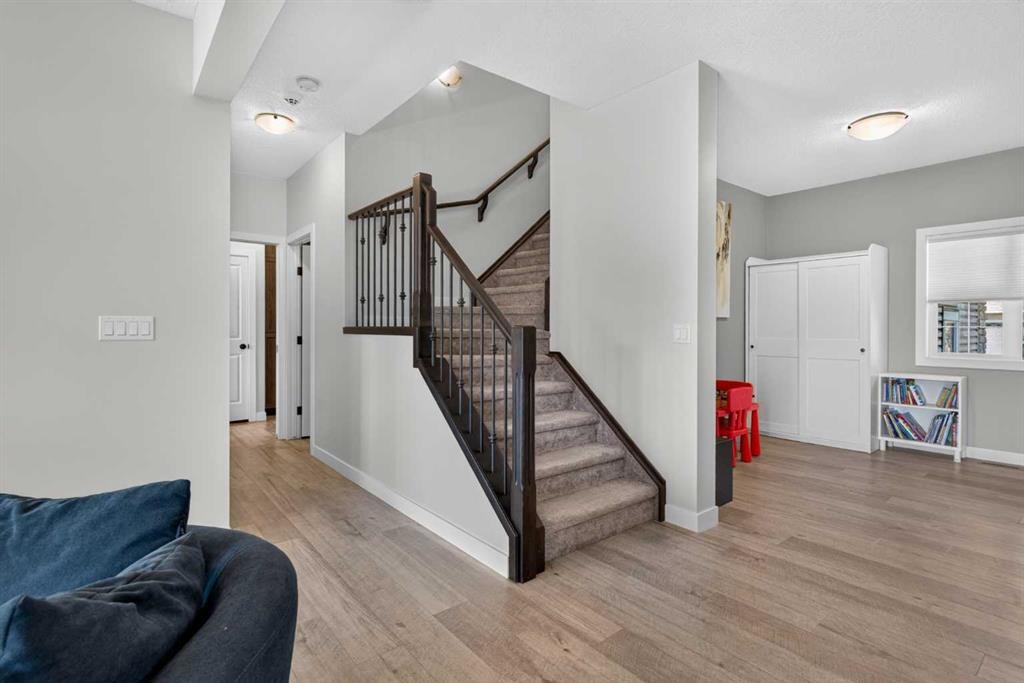 325 Bayside Crescent Sw, Airdrie, AB - Indoor Photo Showing Other Room