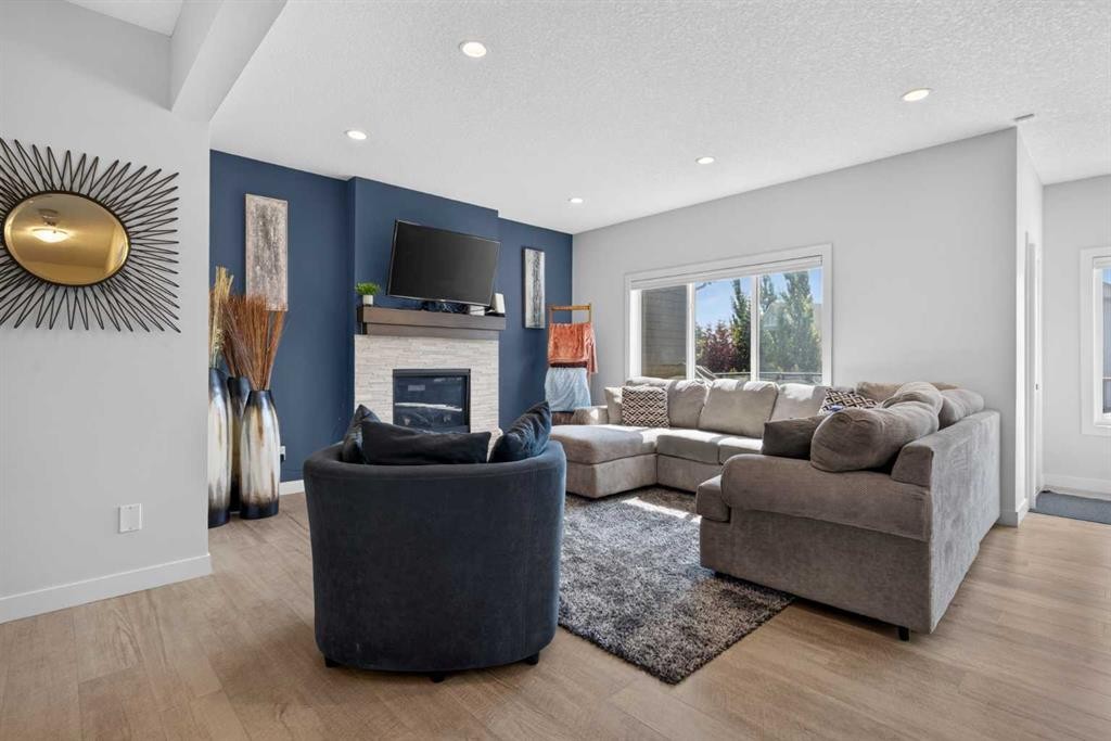 325 Bayside Crescent Sw, Airdrie, AB - Indoor Photo Showing Living Room With Fireplace