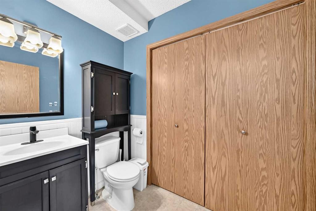 287 Harvest Oak Rise Ne, Calgary, AB - Indoor Photo Showing Bathroom