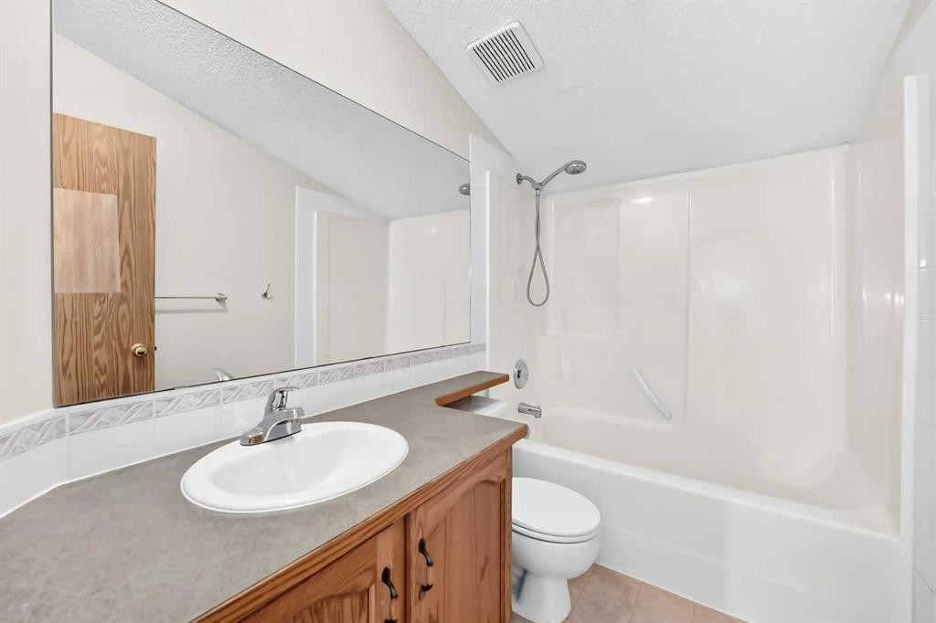 287 Harvest Oak Rise Ne, Calgary, AB - Indoor Photo Showing Bathroom
