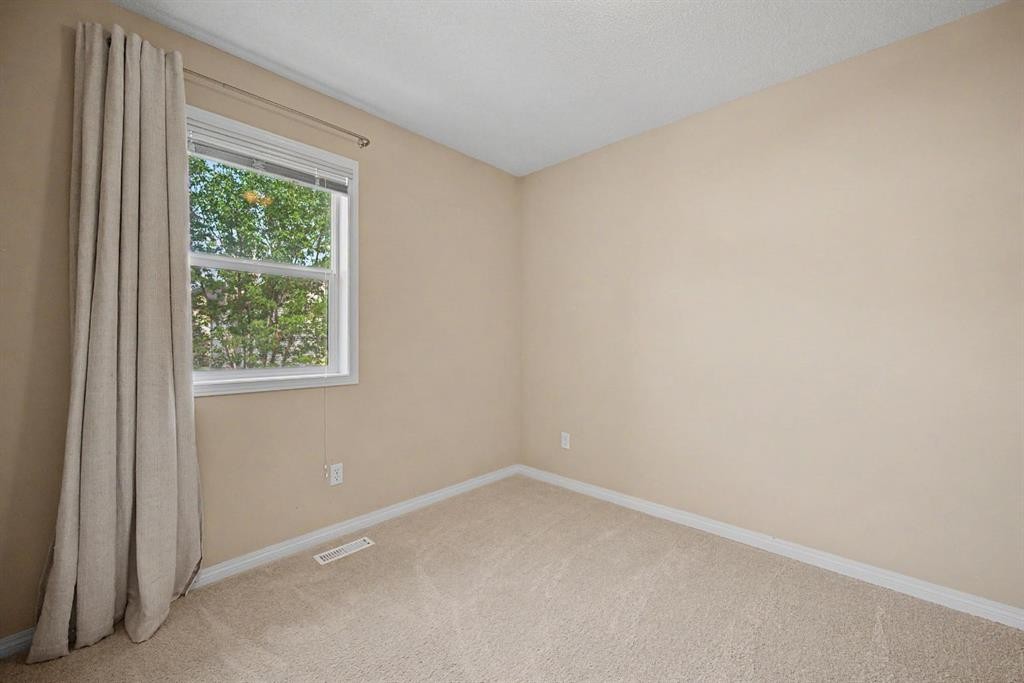 65 Royal Birch Villas Nw, Calgary, AB - Indoor Photo Showing Other Room