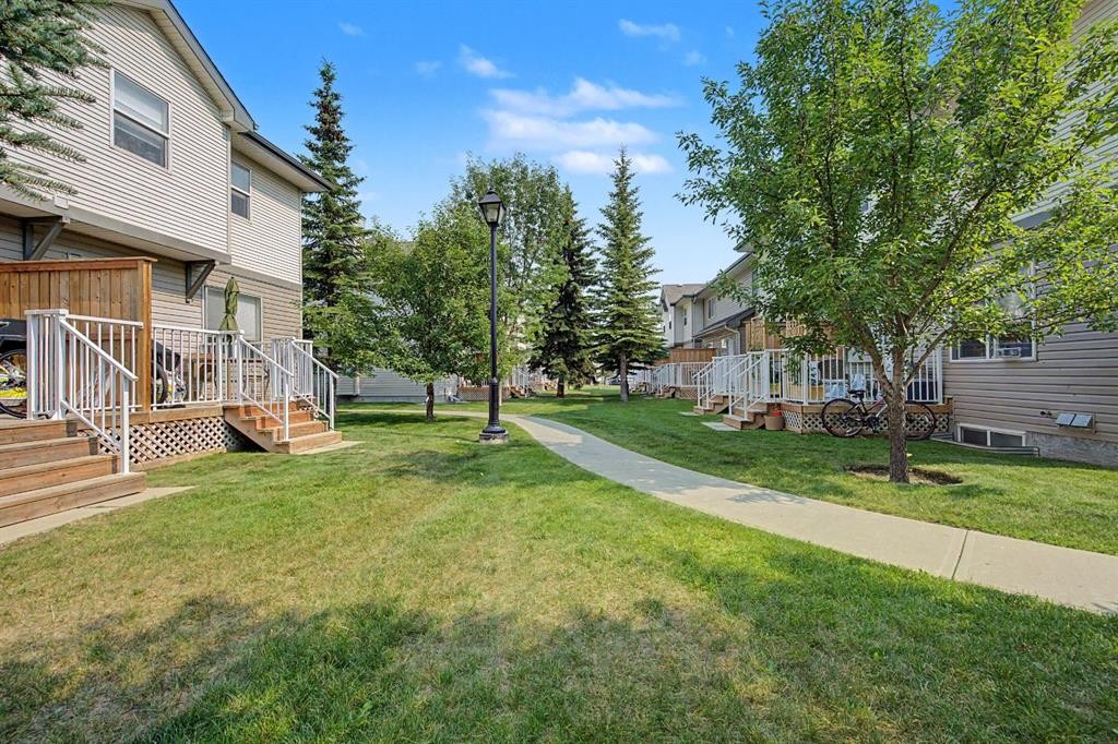 65 Royal Birch Villas Nw, Calgary, AB - Outdoor