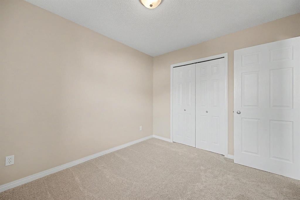 65 Royal Birch Villas Nw, Calgary, AB - Indoor Photo Showing Other Room