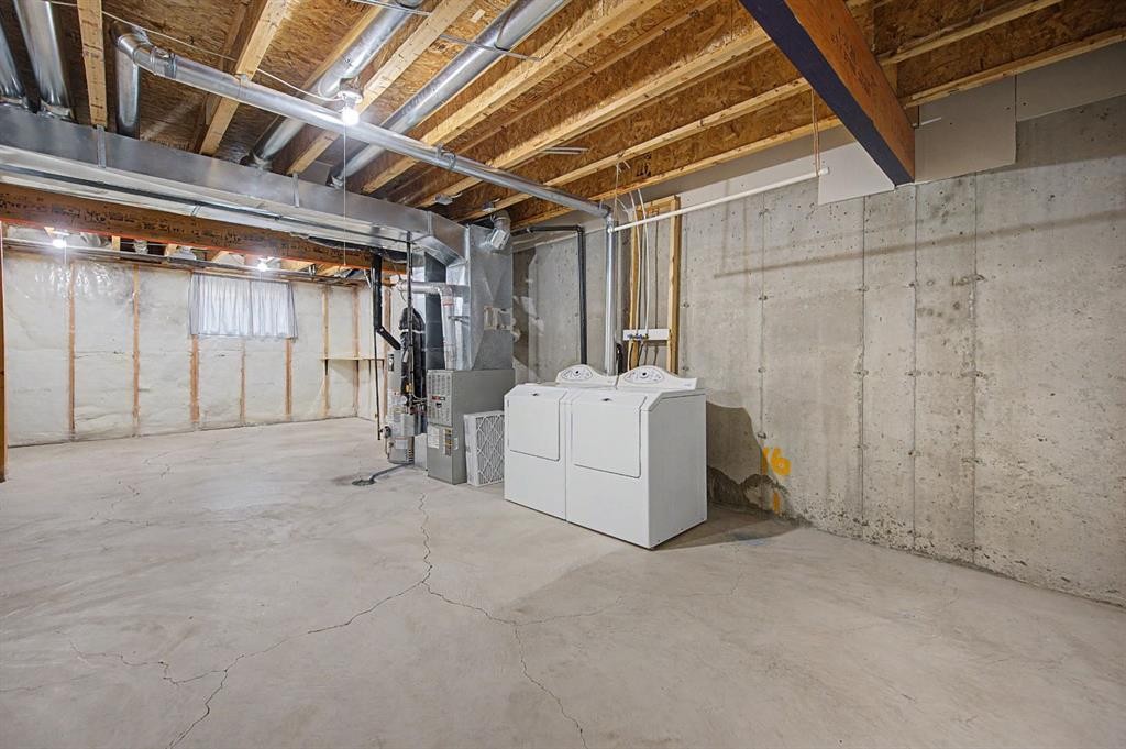 65 Royal Birch Villas Nw, Calgary, AB - Indoor Photo Showing Laundry Room