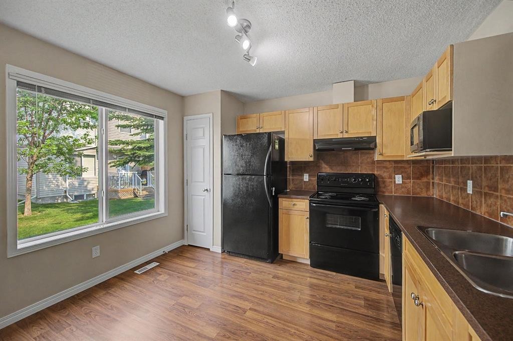 65 Royal Birch Villas Nw, Calgary, AB - Indoor Photo Showing Kitchen With Double Sink