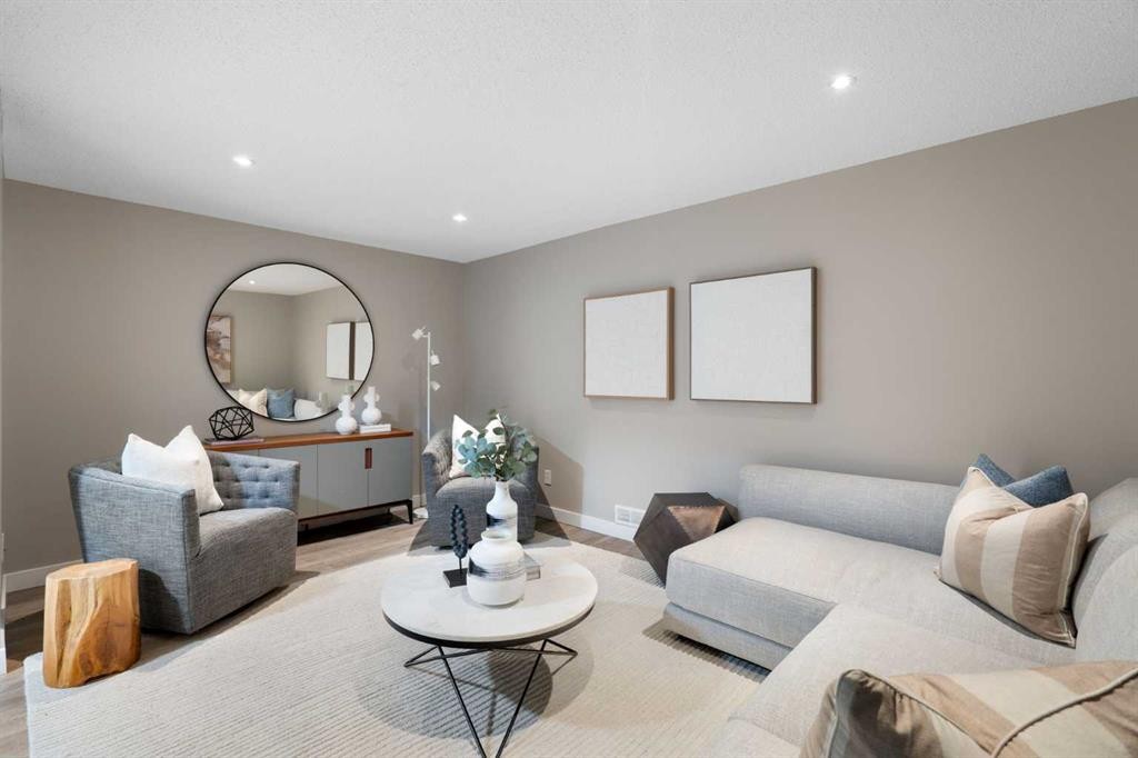 8424 Berkley Road Nw, Calgary, AB - Indoor Photo Showing Living Room