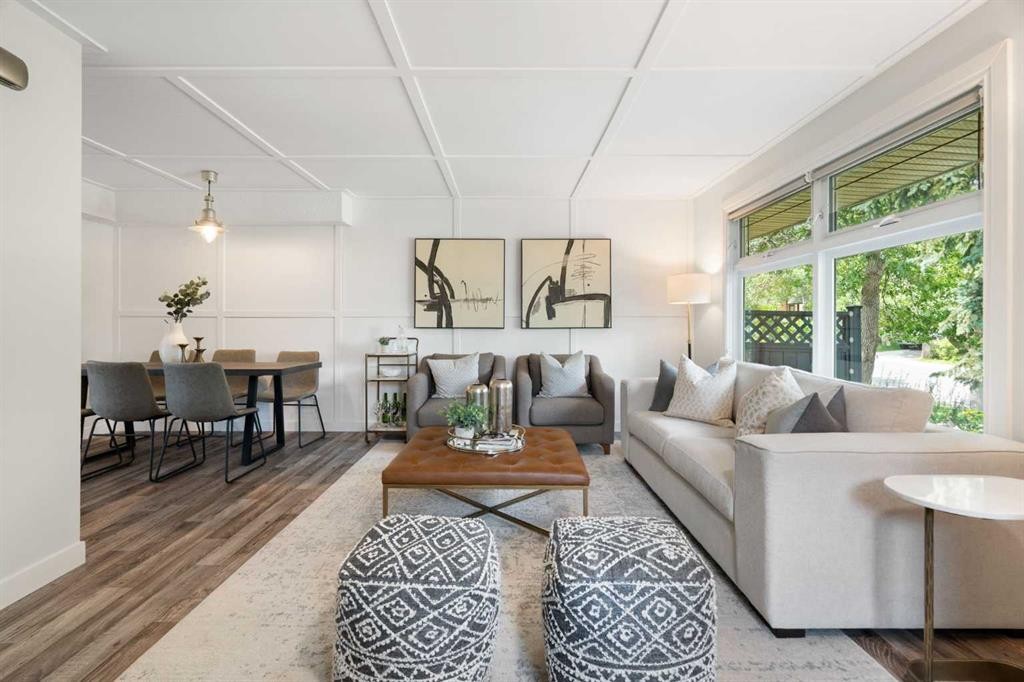 8424 Berkley Road Nw, Calgary, AB - Indoor Photo Showing Living Room