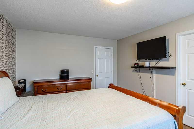 8389 Saddleridge Drive Ne, Calgary, AB - Indoor Photo Showing Bedroom