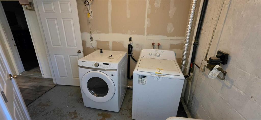2515 Cochrane Road Nw, Calgary, AB - Indoor Photo Showing Laundry Room
