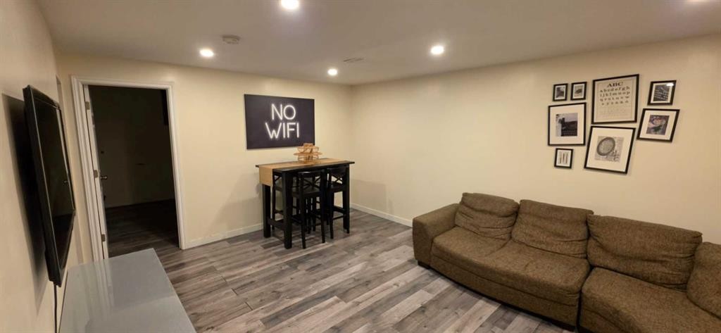 2515 Cochrane Road Nw, Calgary, AB - Indoor