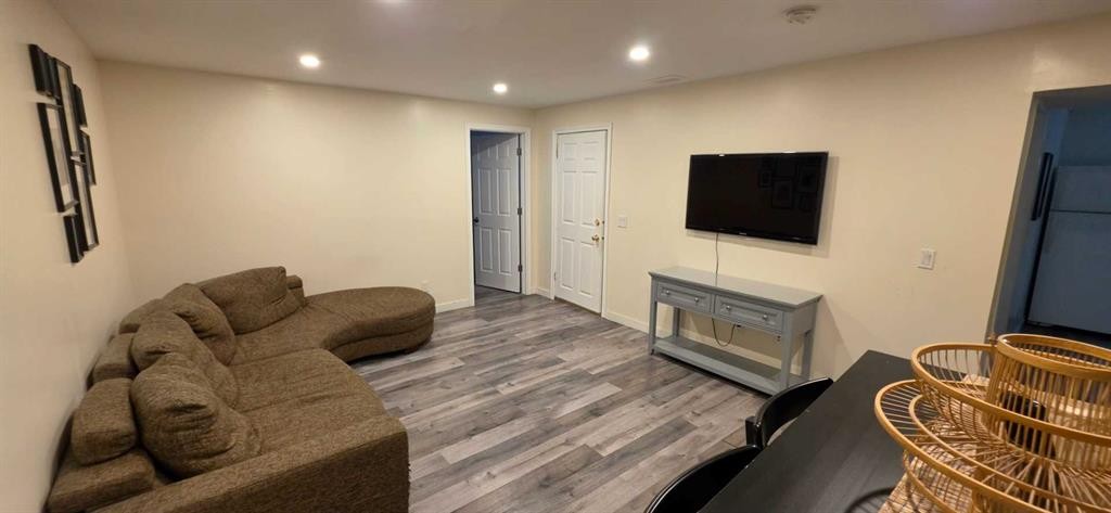 2515 Cochrane Road Nw, Calgary, AB - Indoor