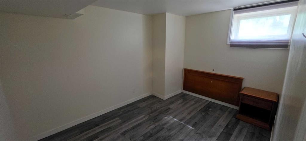 2515 Cochrane Road Nw, Calgary, AB - Indoor Photo Showing Other Room