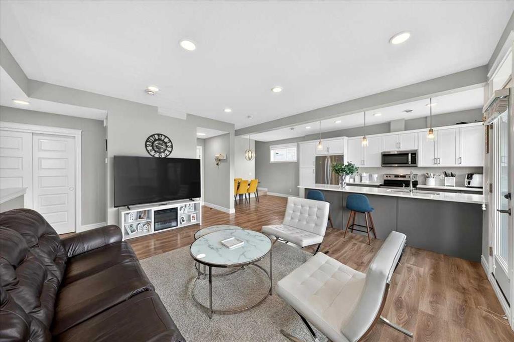 79-230 Seton Passage Se, Calgary, AB - Indoor Photo Showing Living Room
