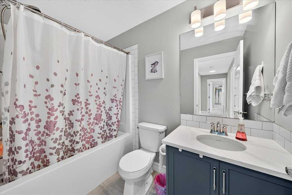 79-230 Seton Passage Se, Calgary, AB - Indoor Photo Showing Bathroom