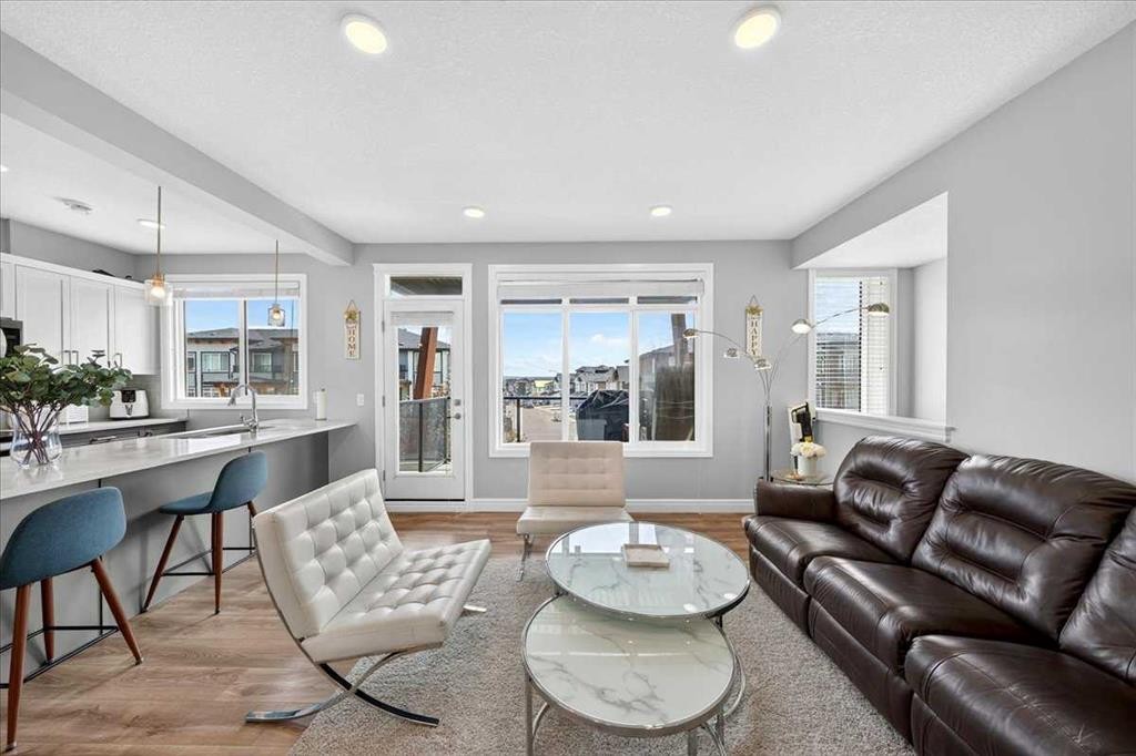 79-230 Seton Passage Se, Calgary, AB - Indoor Photo Showing Living Room