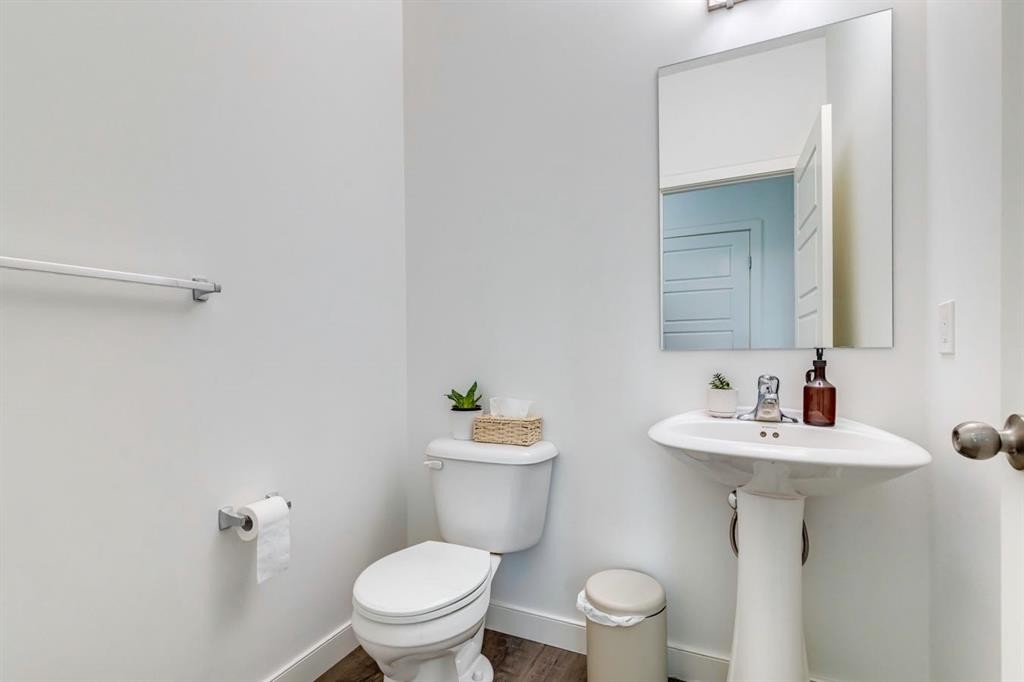 24 Corner Meadows Park Ne, Calgary, AB - Indoor Photo Showing Bathroom