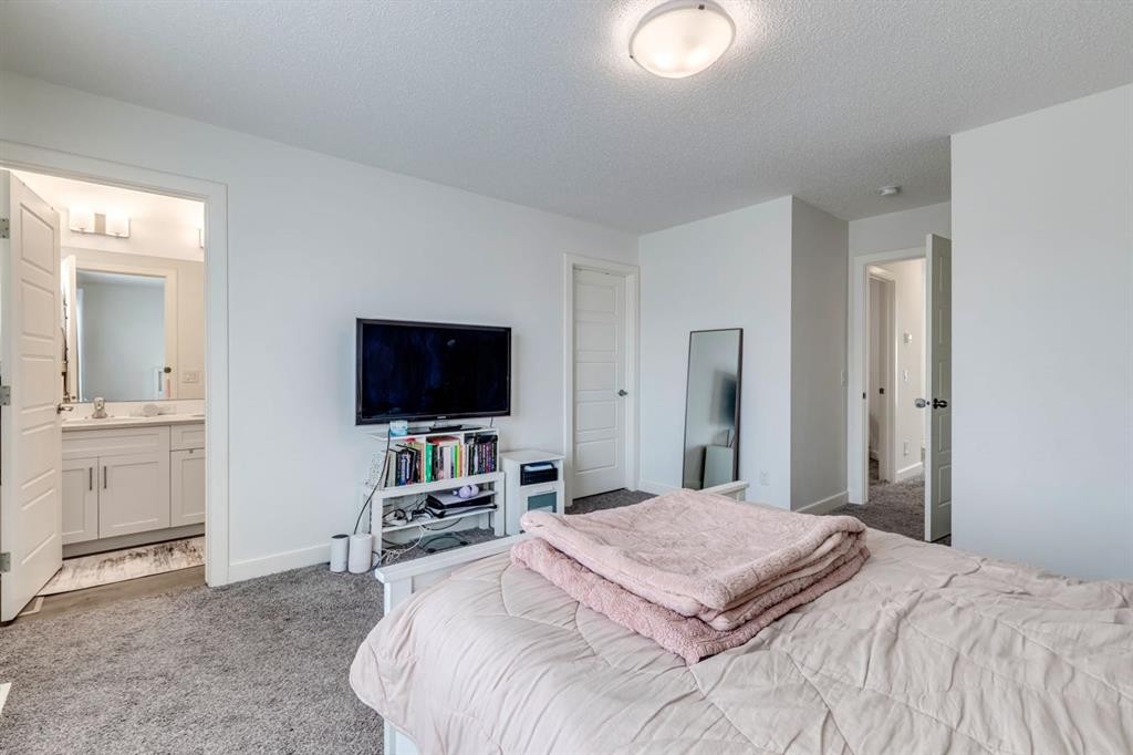 24 Corner Meadows Park Ne, Calgary, AB - Indoor Photo Showing Bedroom