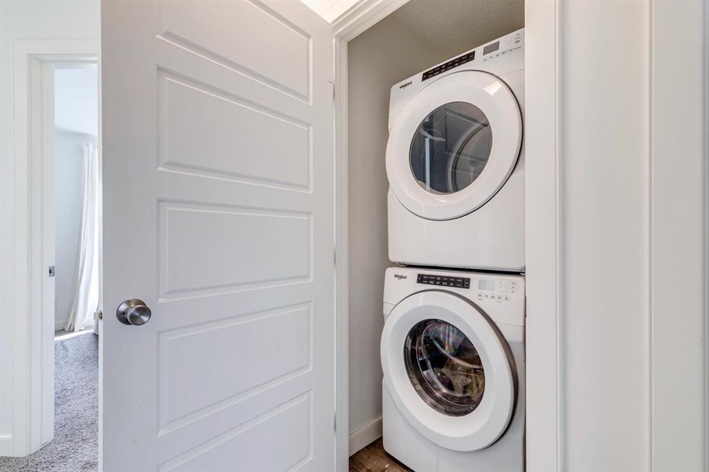 24 Corner Meadows Park Ne, Calgary, AB - Indoor Photo Showing Laundry Room