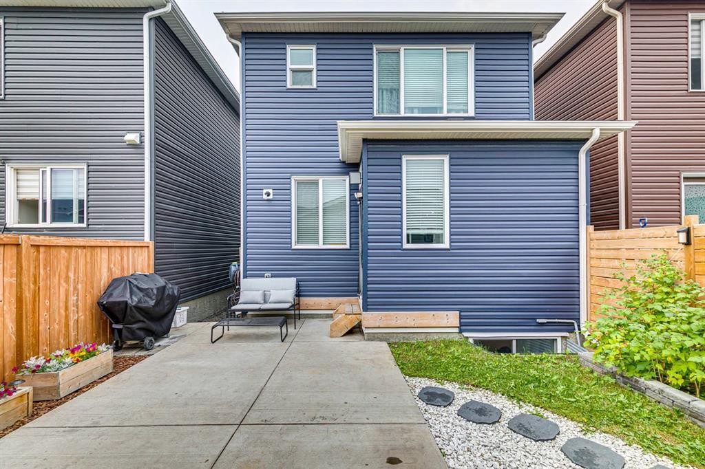 24 Corner Meadows Park Ne, Calgary, AB - Outdoor With Exterior