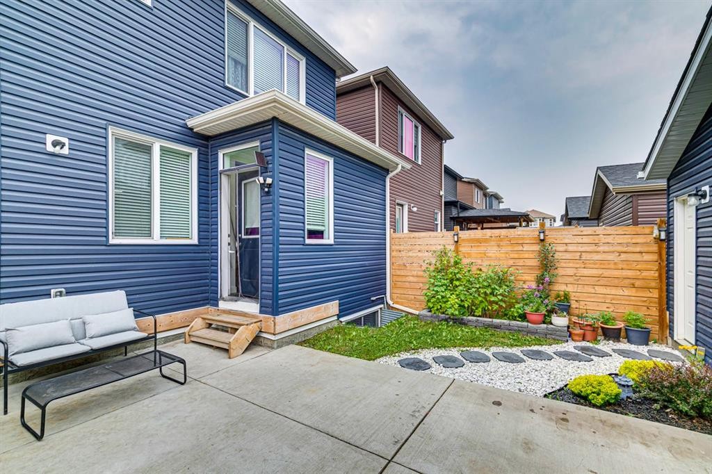 24 Corner Meadows Park Ne, Calgary, AB - Outdoor With Exterior
