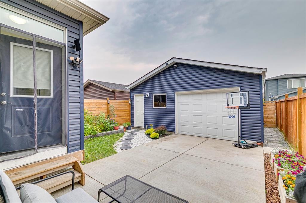 24 Corner Meadows Park Ne, Calgary, AB - Outdoor With Exterior
