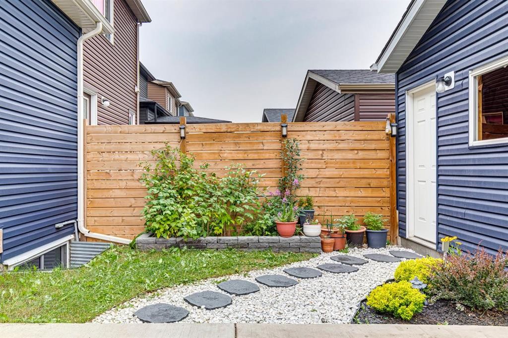 24 Corner Meadows Park Ne, Calgary, AB - Outdoor With Exterior