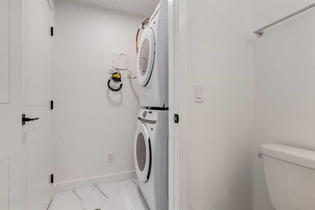 131 148 Avenue Nw, Calgary, AB - Indoor Photo Showing Laundry Room