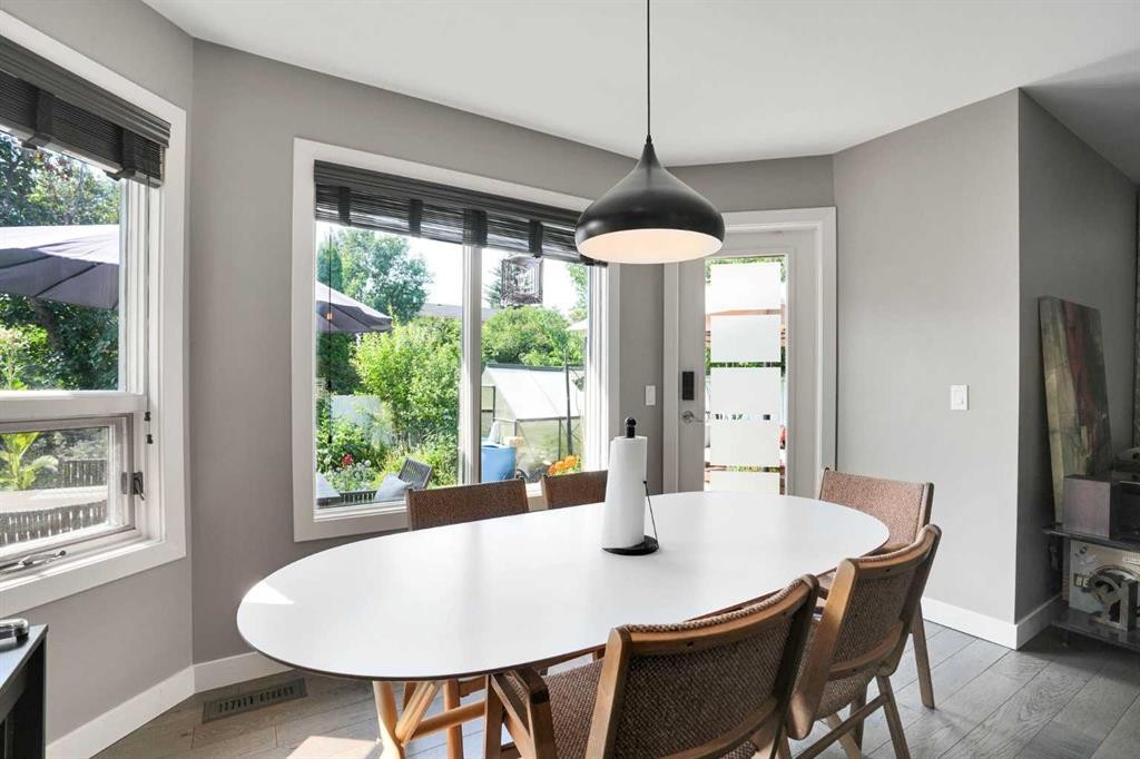 160 Sunhaven Close Se, Calgary, AB - Indoor Photo Showing Dining Room