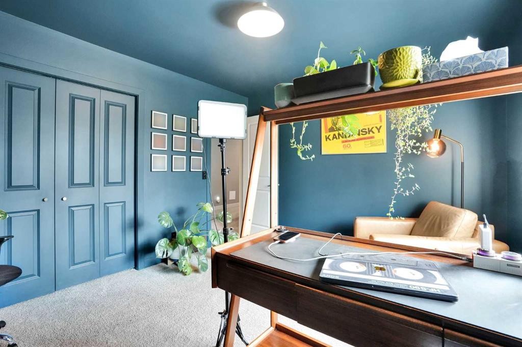 160 Sunhaven Close Se, Calgary, AB - Indoor Photo Showing Other Room