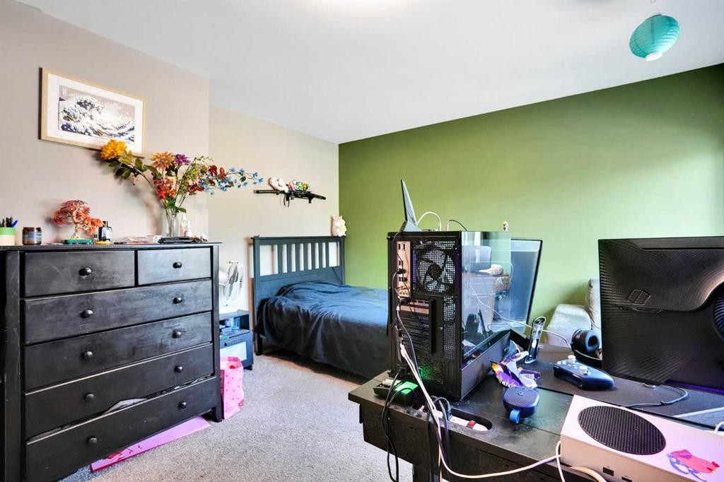 160 Sunhaven Close Se, Calgary, AB - Indoor Photo Showing Bedroom