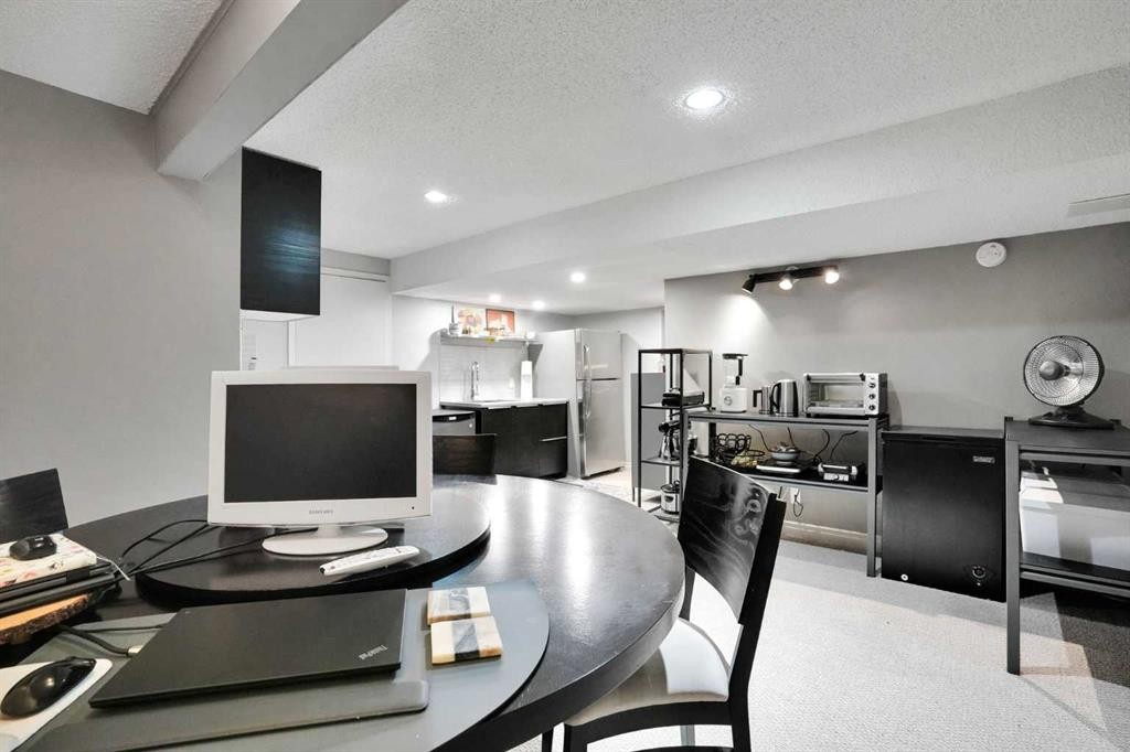 160 Sunhaven Close Se, Calgary, AB - Indoor Photo Showing Office