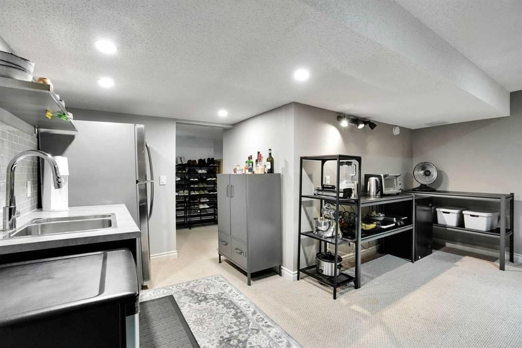 160 Sunhaven Close Se, Calgary, AB - Indoor