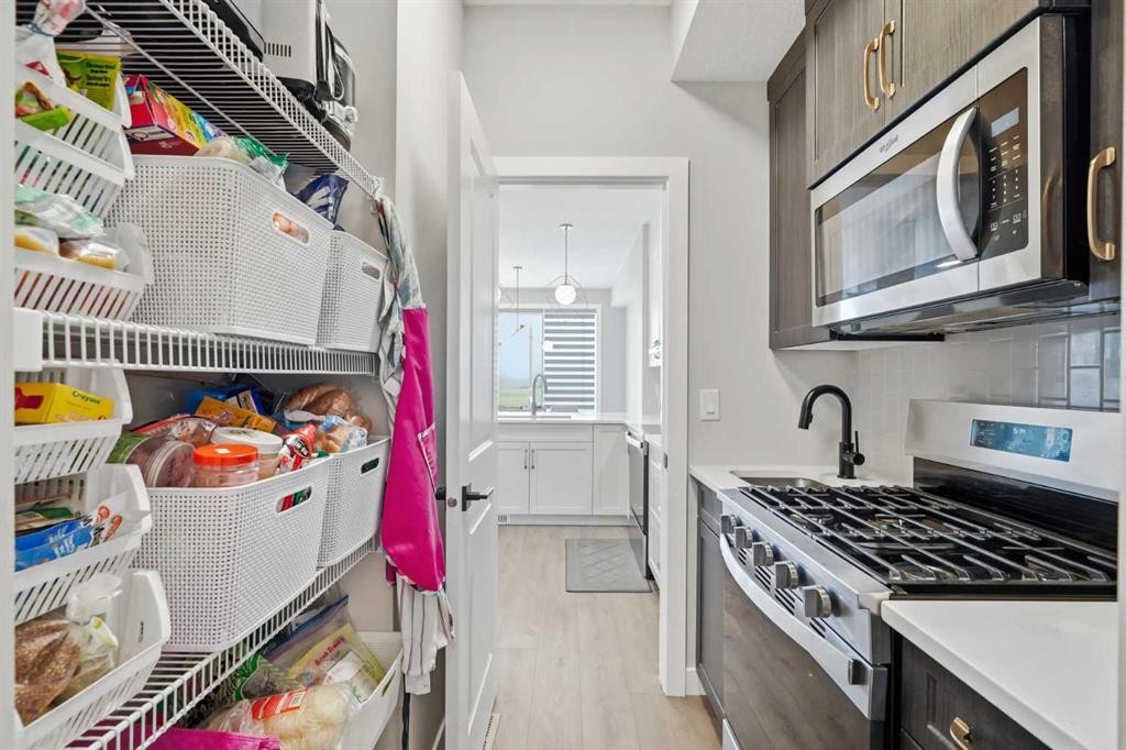 143 Belvedere Crescent Se, Calgary, AB - Indoor Photo Showing Kitchen
