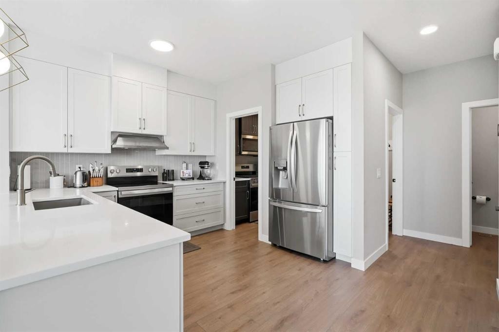 143 Belvedere Crescent Se, Calgary, AB - Indoor Photo Showing Kitchen With Upgraded Kitchen